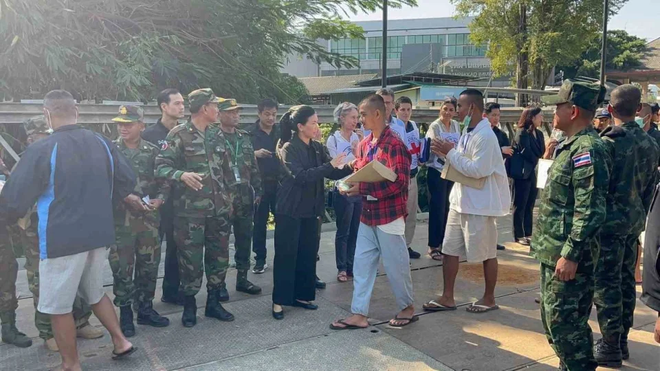 Tayland, 18 Kamboçyalı askeri serbest bıraktı