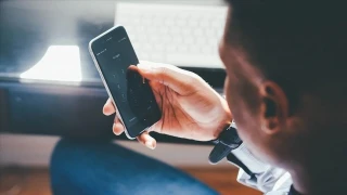 Tek Elle Telefon Kullanımı Sağlık Açısından Doğru mu?