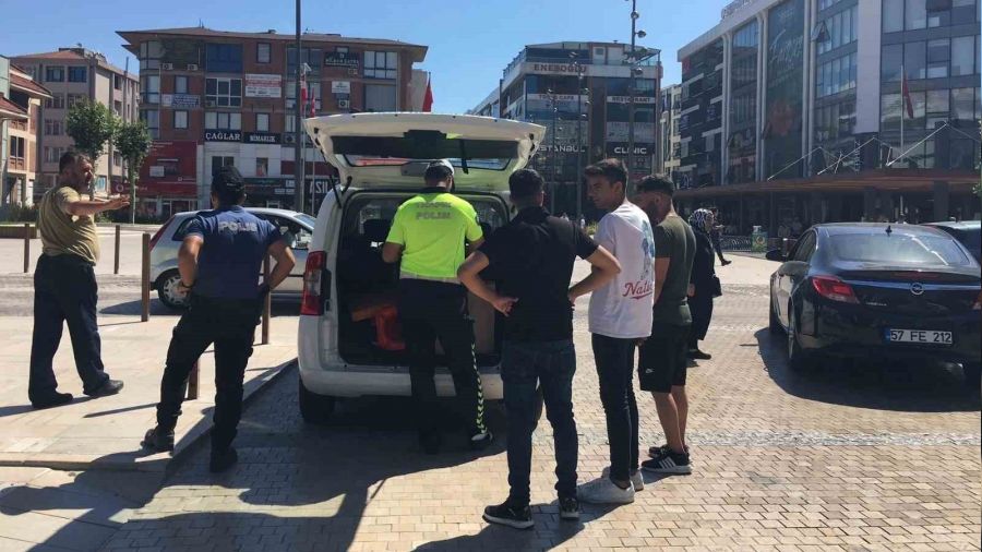 Tekirda�'da motosikletli kurye yayalara �arpt�