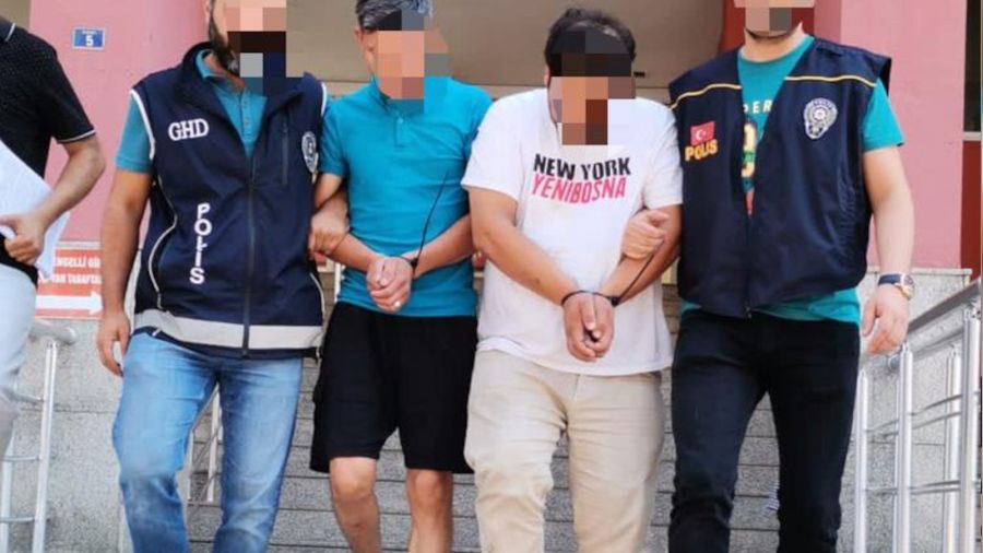 TEM'de durdurulan araçtan 9 düzensiz göçmen çıktı, 2 şüpheli tutuklandı