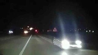 Ters yönde giden otomobil trafikte tehlike saçtı: O anlar kamerada