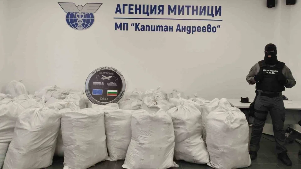 T�rkiye'ye sokulmak istenen 739 kilo esrar s�n�rda yakaland�