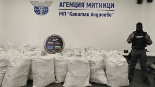 T�rkiye'ye sokulmak istenen 739 kilo esrar s�n�rda yakaland�