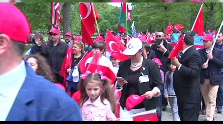 Türkler Beyaz Saray önünde
