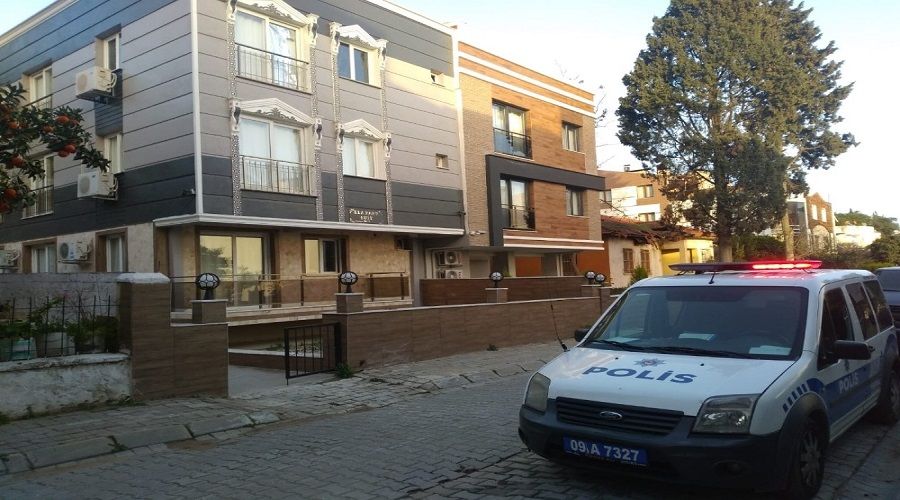 Üçüncü kattan atlayıp karakola sığındı