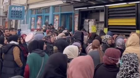 Ucuz ürün için birbirini ezdiler