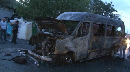Ümraniye'de servis aracı alev alev yandı