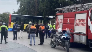 skdar'da el freni ekilmeyen ETT otobs sitenin duvarn ykt