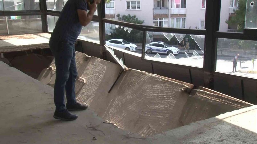 Üsküdar'da iş yerinin ikinci kat zemini çöktü