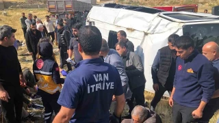 Van'da t�r yolcu minib�s� ile �arp��t�: 11 yaral�