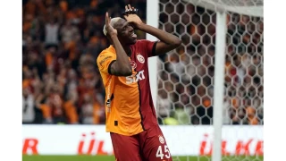 Victor Osimhen sezonu 37 golle tamamlad