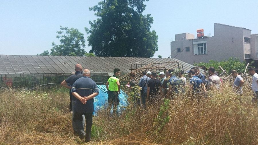 Viteste unuttuğu traktör hareket edince düşüp hayatını kaybetti