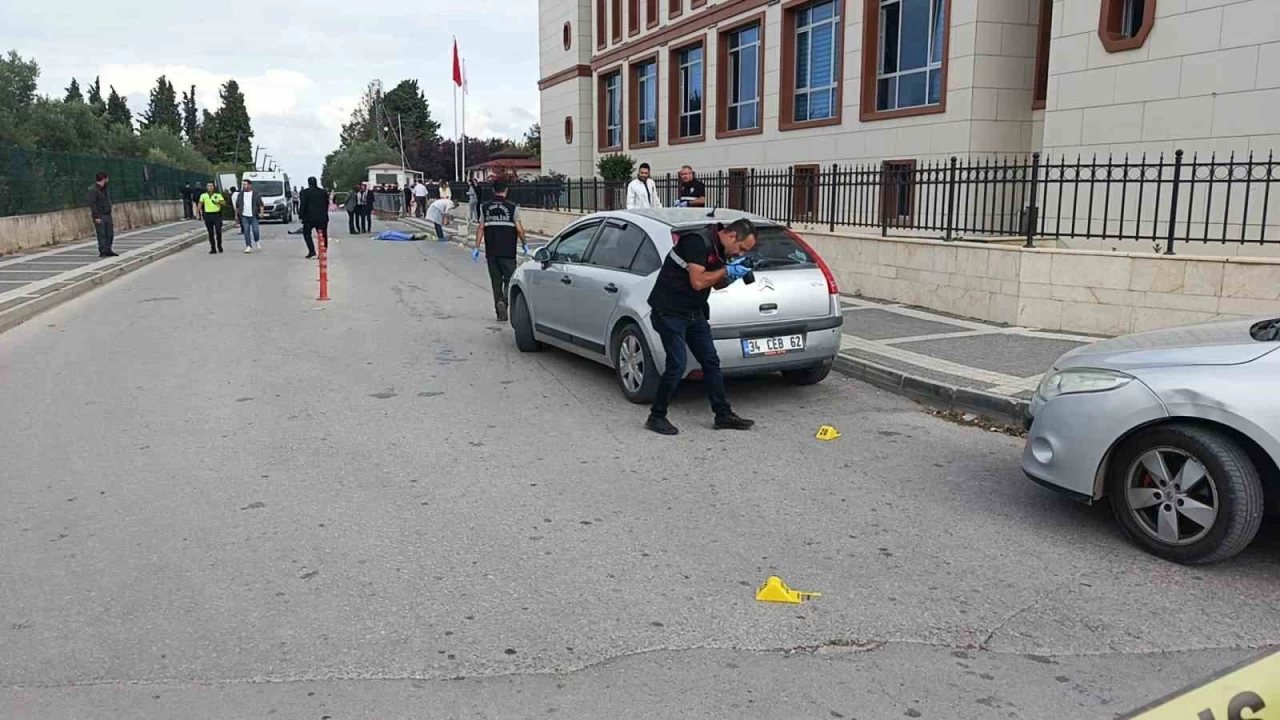 Yalova Adliyesi nnde silahl saldr: 1 l 1 yaral