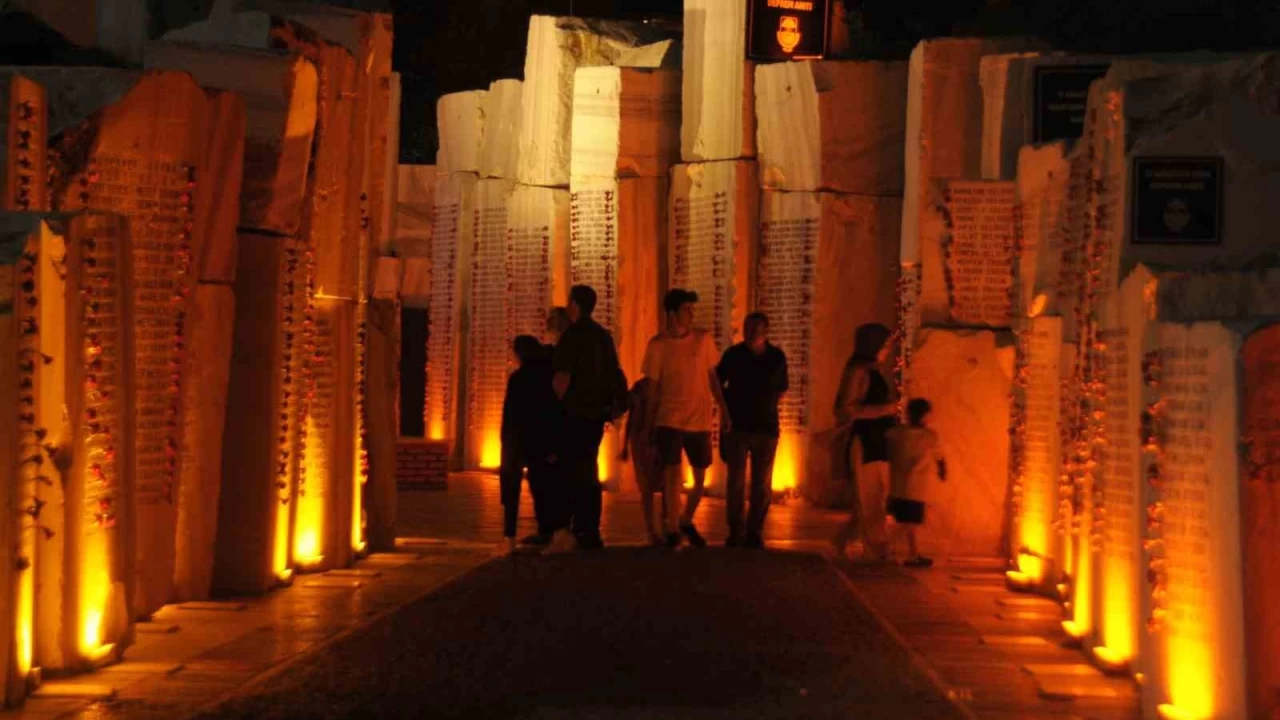 Yalova'da Marmara Depremi'nde hayat�n� kaybedenler an�ld�