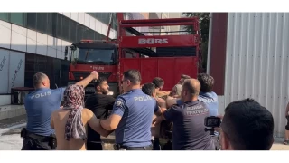 Yangn yerinde ortalk kart, itfaiyeci darbedildi