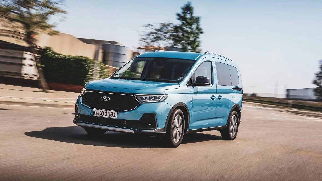 Yeni Ford Tourneo Connect'in pratik çözümleri var