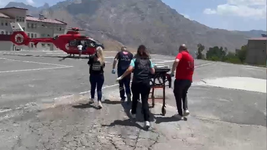 Y�lan�n �s�rd��� vatanda� i�in ambulans helikopter havaland�