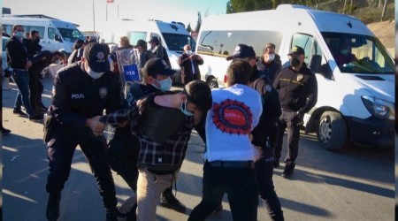 Yolu kapatan işçilere polis müdahalesi: 14 gözaltı