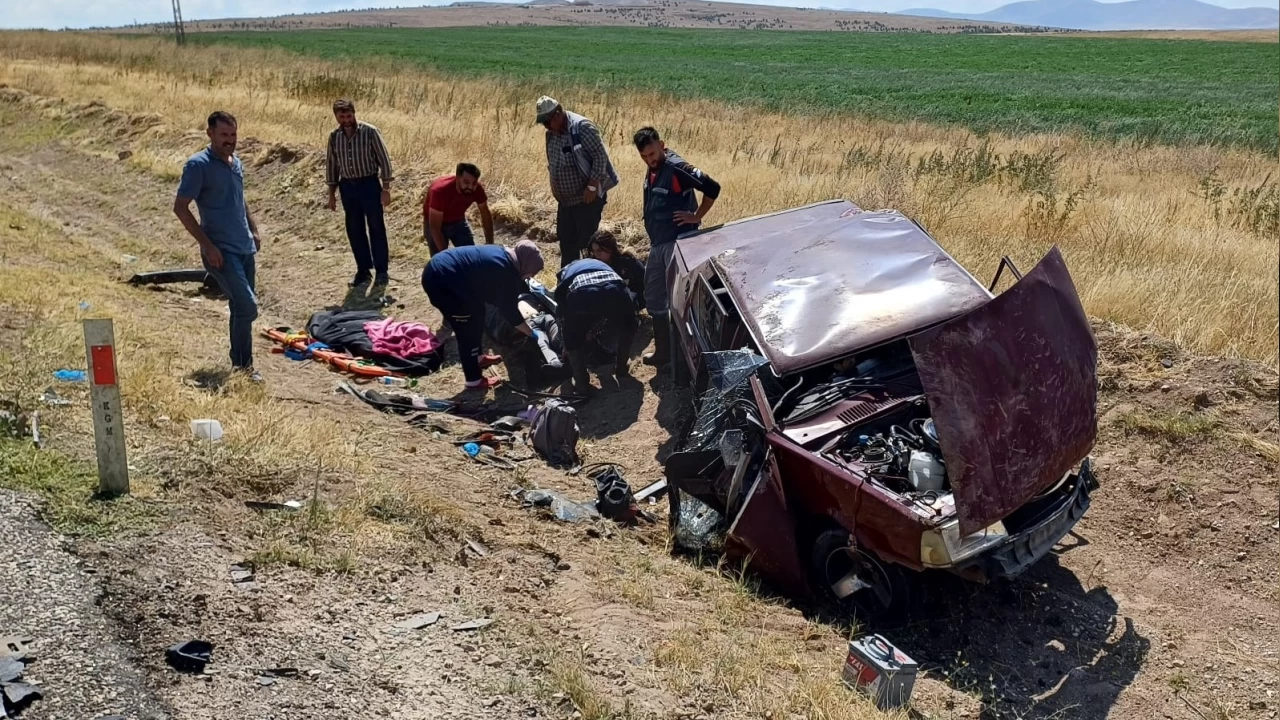 Yozgat'ta iki otomobilin �arp��t��� kazada 3 ki�i �ld�, 3 ki�i yaraland�
