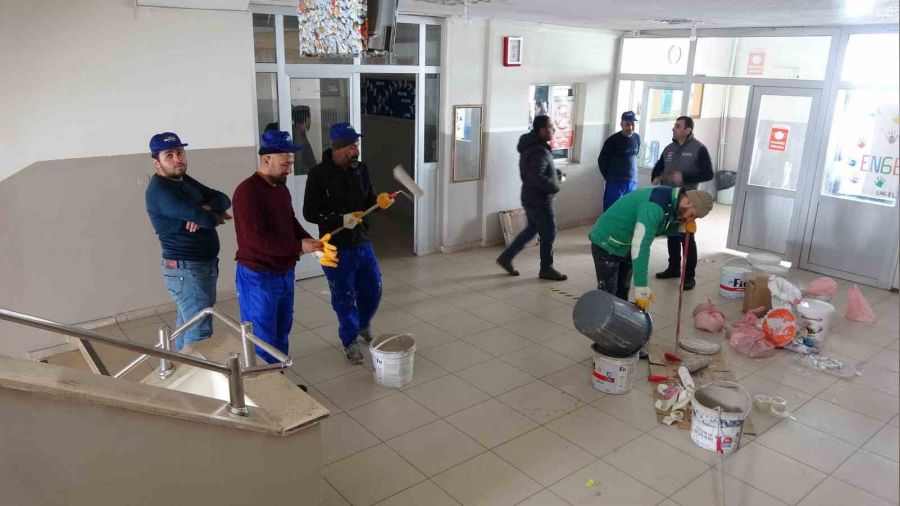 Y�ksekova'n�n eli �p�lesi ��retmenleri