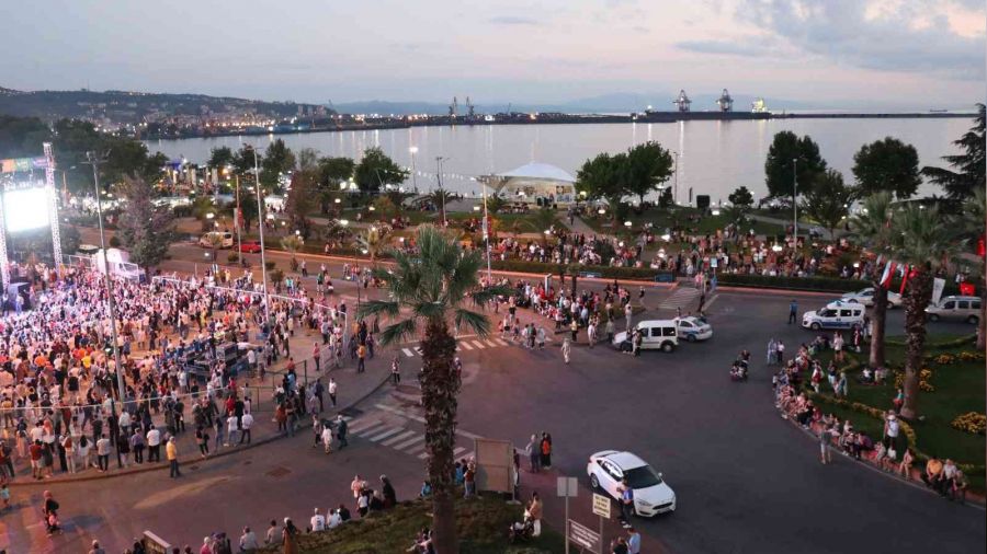 Y�zbinlerce ki�inin beklendi�i festivale kat�l�m �oku