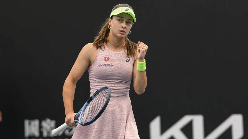 Zeynep S�nmez'den T�rk taraftarlara te�ekk�r 