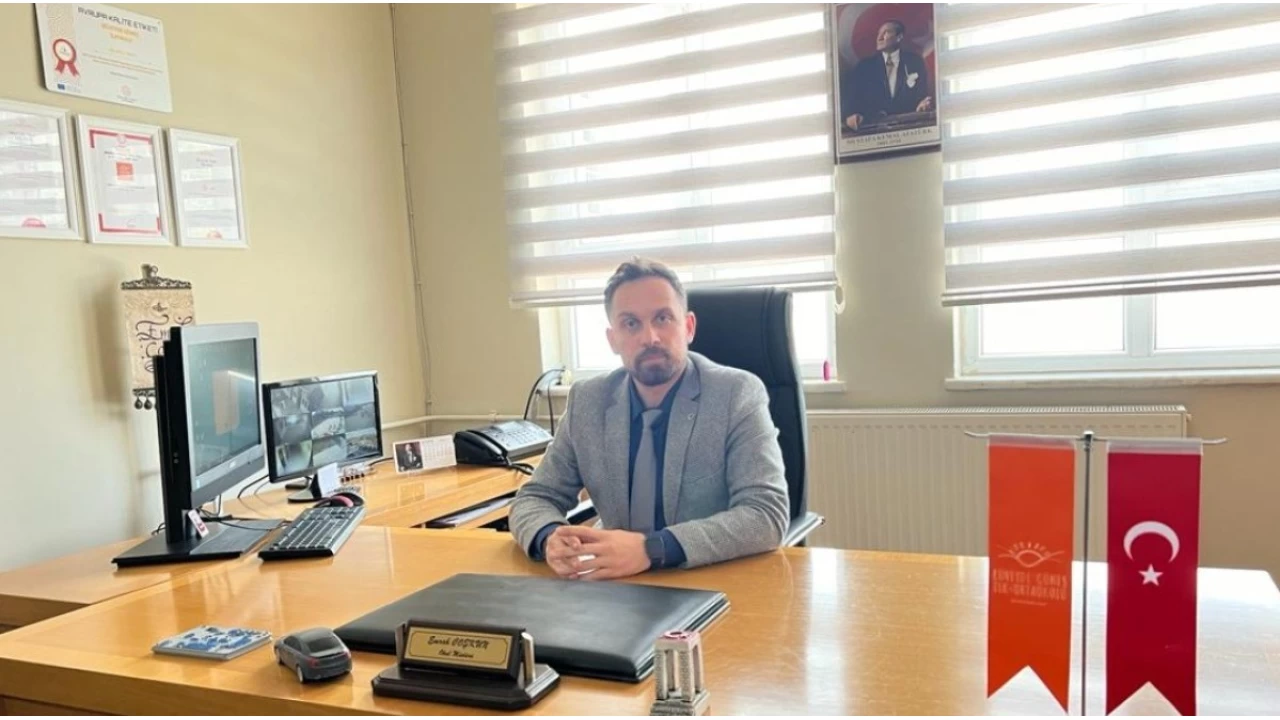Zil sesinden rahatsız olan şahıs, okul müdürünün boğazını kesti
