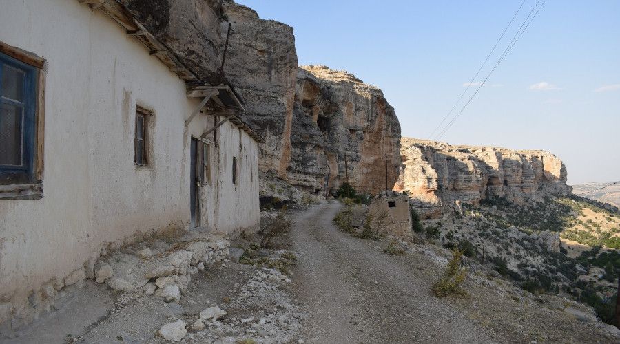 1700 metre yükseklikte mağara evleri