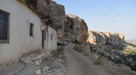 1700 metre yükseklikte mağara evleri