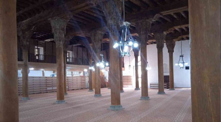 40 direk üzerine yapılan cami 750 yıldır ayakta