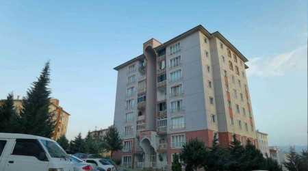 5. katın penceresinden düştü