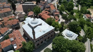 658 yıllık tarihi cami kuşatılmış vaziyette