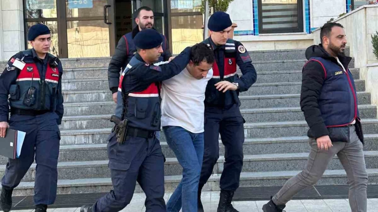 90 suç kaydı olan şahıs jandarma aracını çaldı