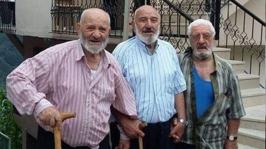 90'lık kardeşleri ölüm bile ayıramadı