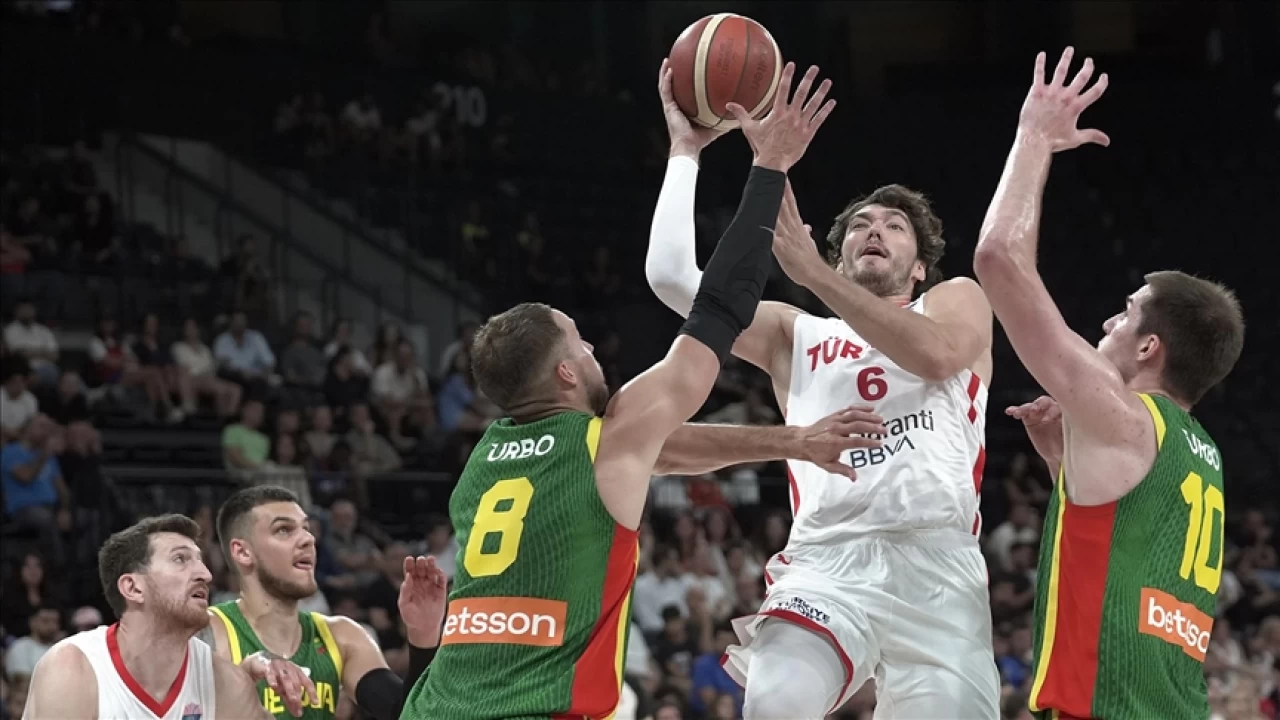 A Milli Erkek Basketbol Takımı, Litvanya'ya mağlup oldu