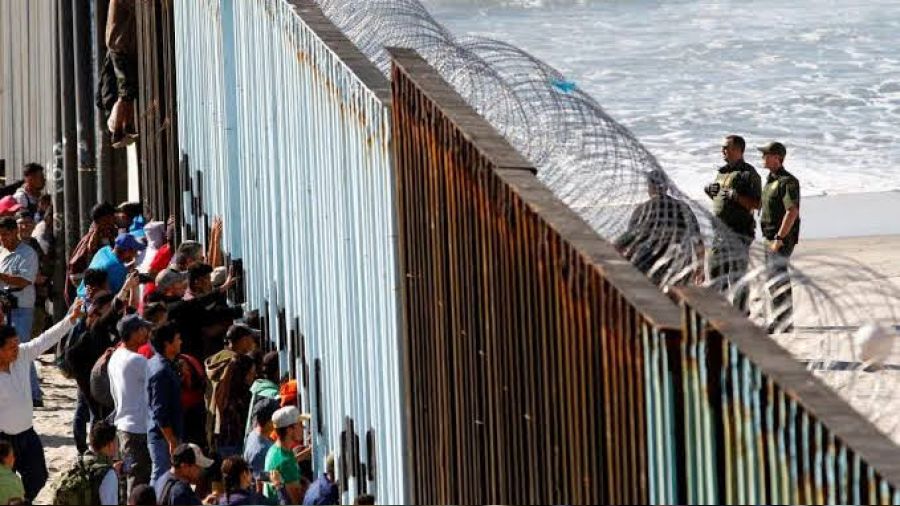 ABD'nin Meksika s�n�r�na 1000 ki�ilik �ad�r kuruluyor