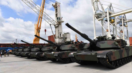 Abrams tanklarının ilk partisi Polonya'ya ulaştı