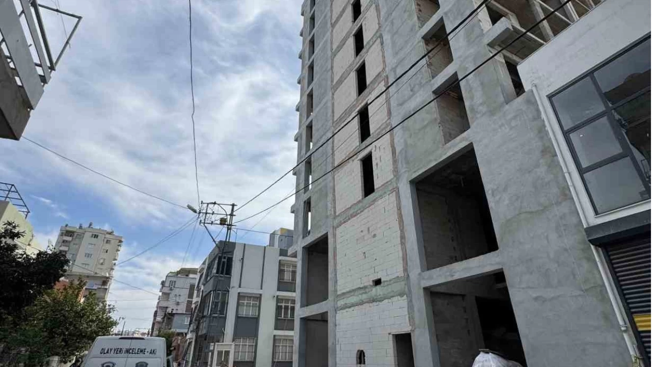 Adana'da demir iskele zemine çakıldı: 1 ölü, 1 yaralı