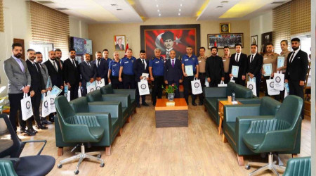 Adana'da el bombası ele geçiren polis ve bekçilere "Üstün Başarı" belgesi verildi