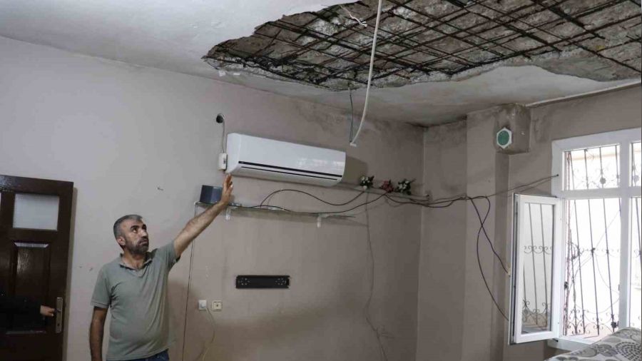 Adana'da hasarsız raporu verilen evin tavanı çöktü
