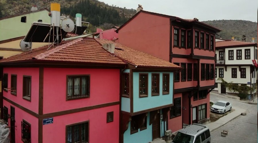 Afyon’un sokakları tarih kokuyor