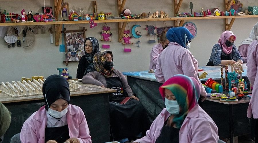 Ah�ap oyuncak sanat� bu at�lyede ya�at�l�yor