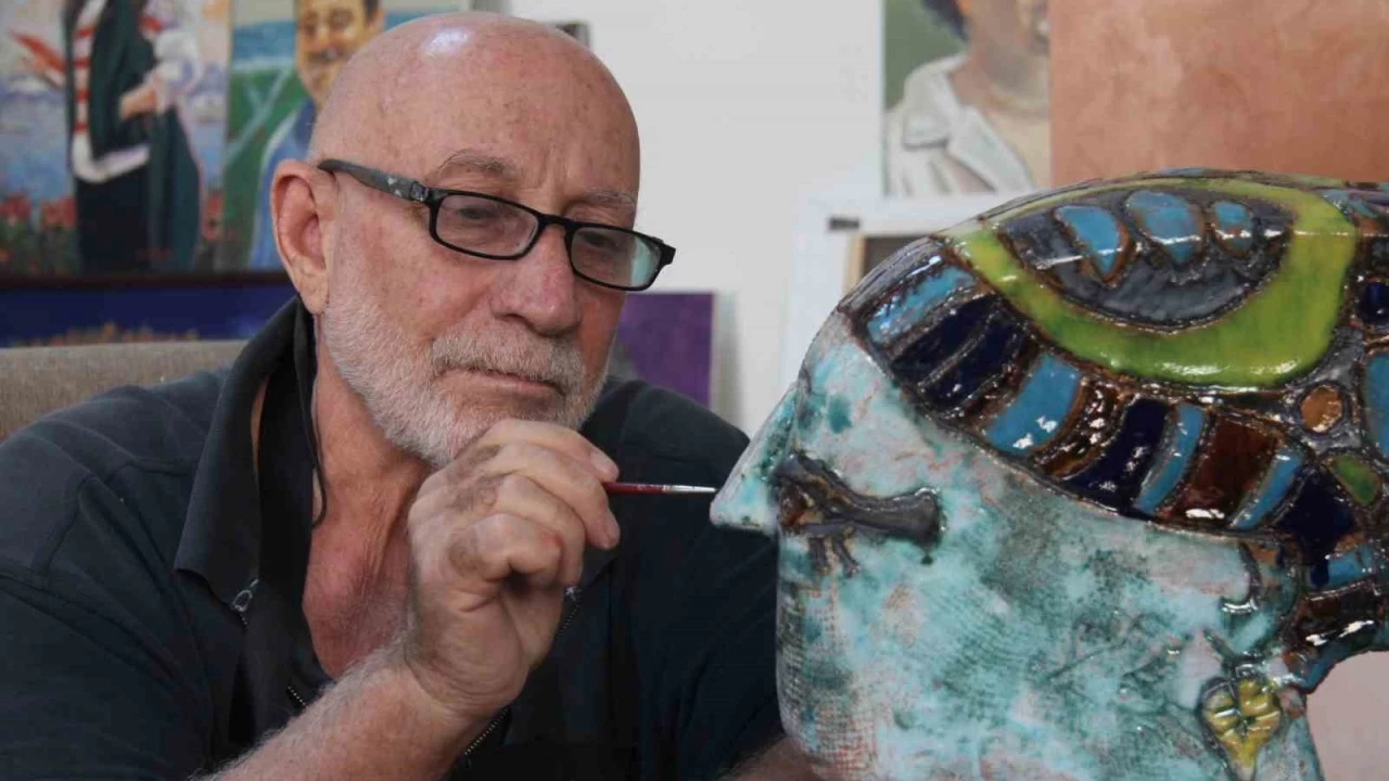 Ailesine destek olmak için başladı, ressam oldu