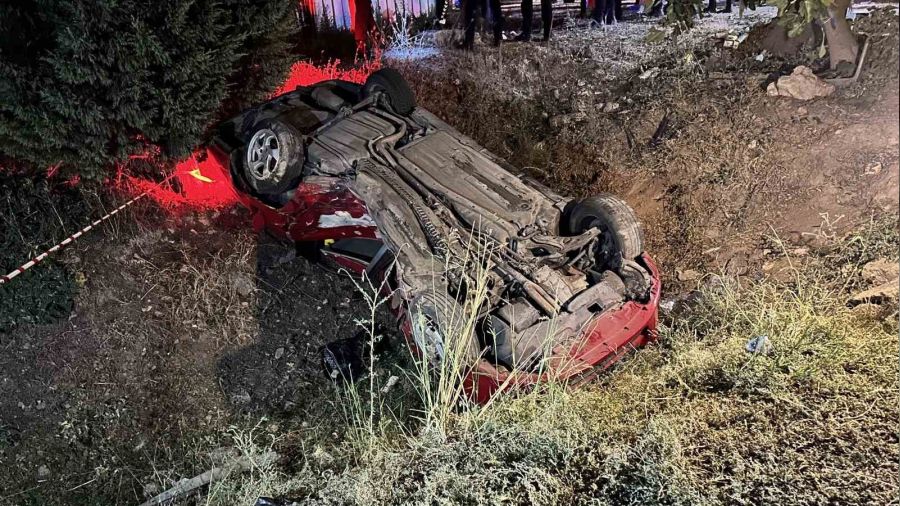 Akhisar'da kontrolden ��kan ara� deh�et sa�t�: 3 �l�