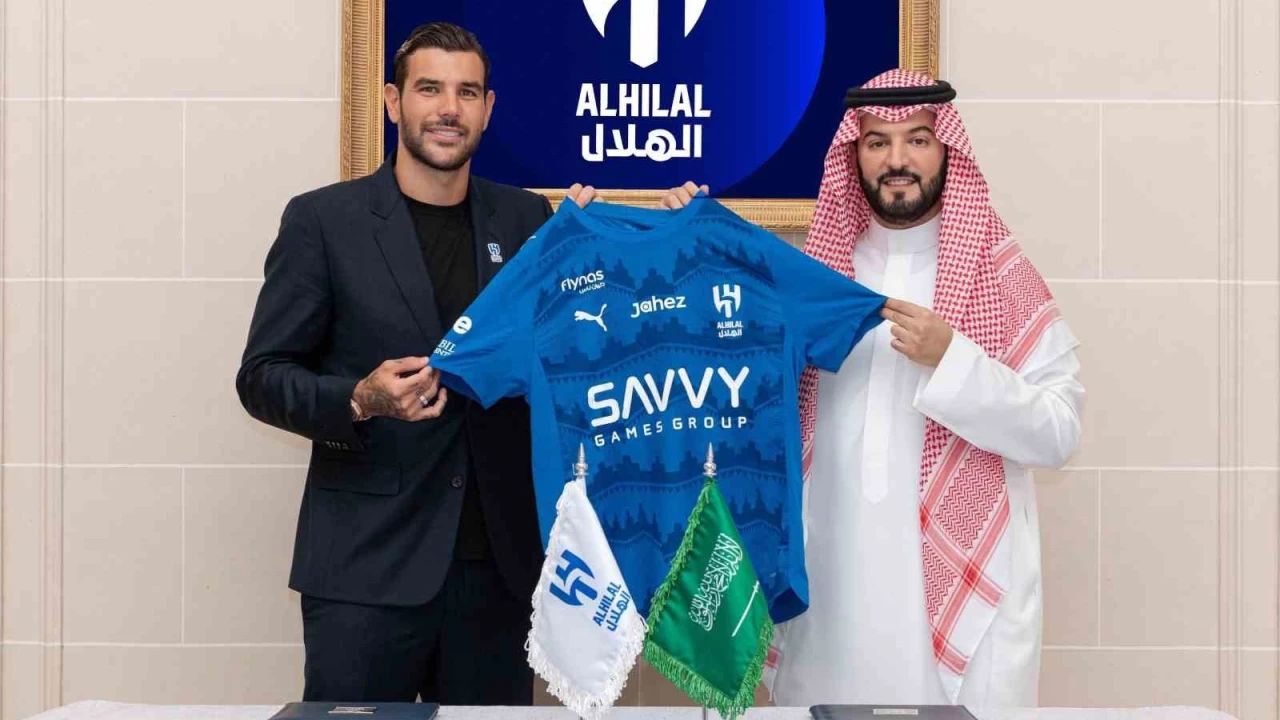 Al Hilal, Theo Hernandez'i transfer etti