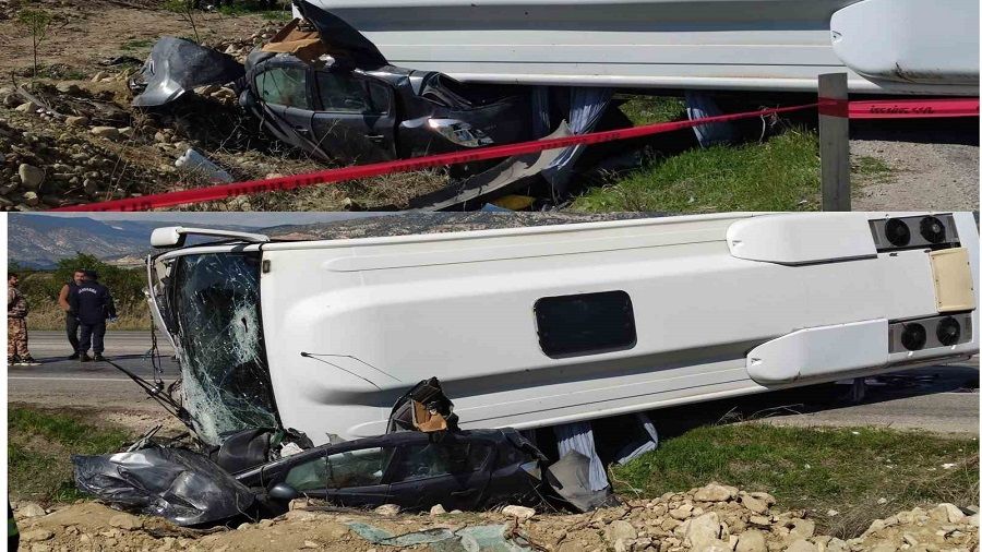 Alman turistleri ta��yan midib�s otomobili ezdi: 1 �l� 24 yaral�