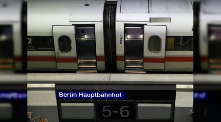 Almanya'da grev ulaşımı aksattı