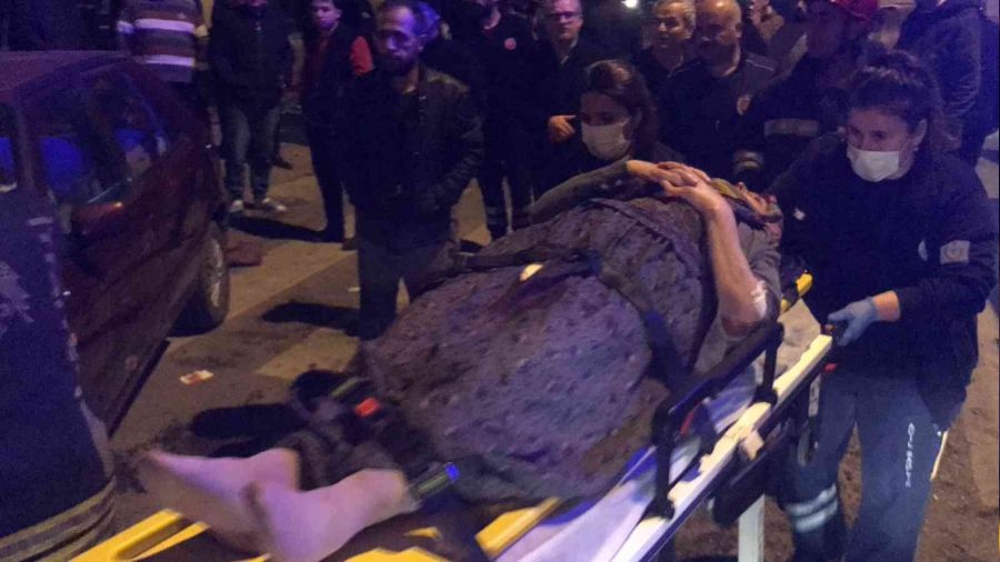 Ambulans ile otomobil �arp��t�: 1'i bebek 7 yaral�