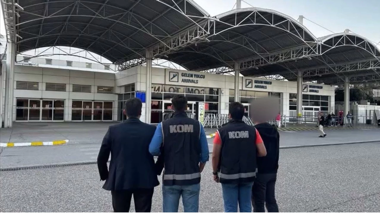 Antalya Havalimanı'nda gözaltına alınan 10 memurdan 5'i tutuklandı