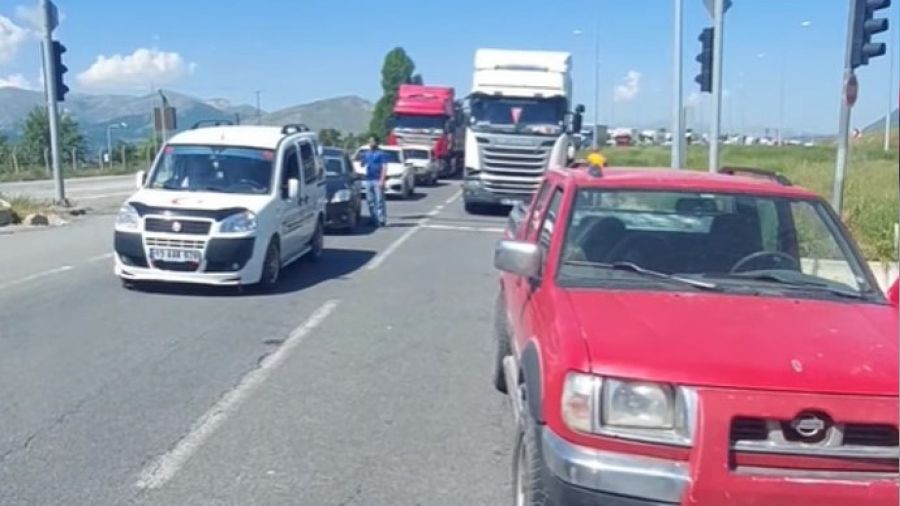 'Araçta bomba var' diyen alkollü sürücü ortalığı ayağı kaldırdı